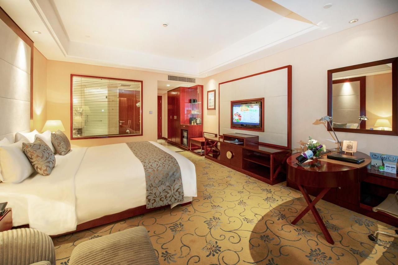 Howard Johnson Tropical Garden Plaza Куньмин Экстерьер фото