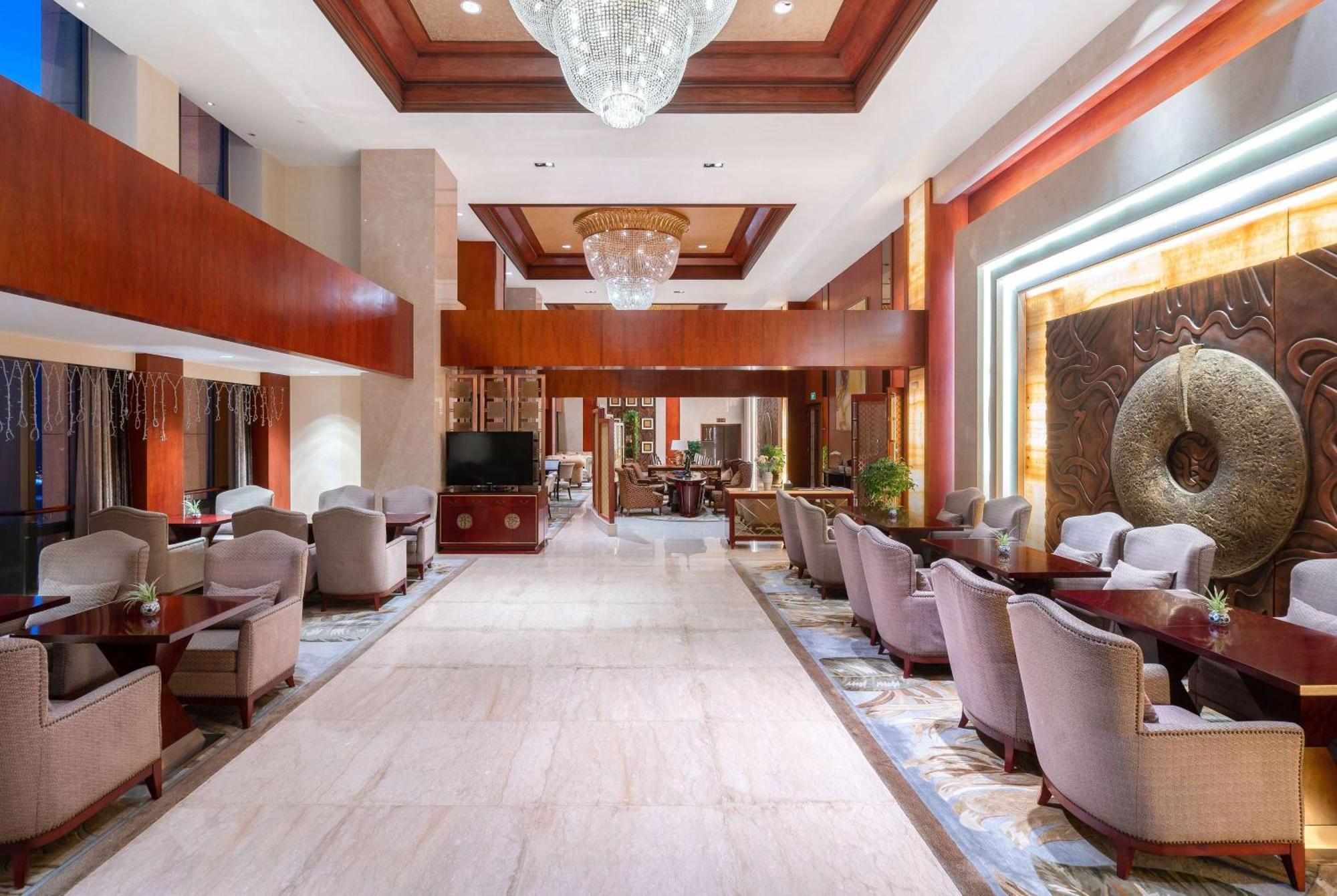 Howard Johnson Tropical Garden Plaza Куньмин Экстерьер фото