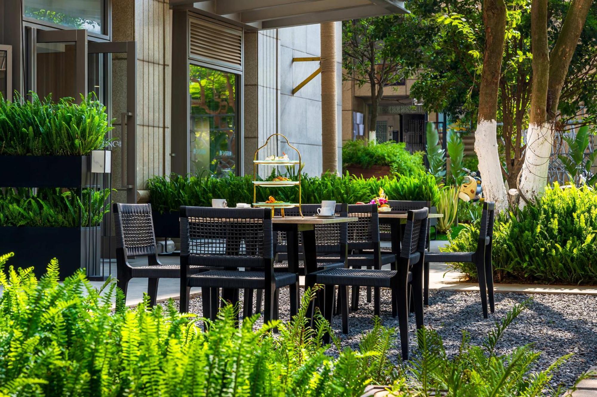 Howard Johnson Tropical Garden Plaza Куньмин Экстерьер фото