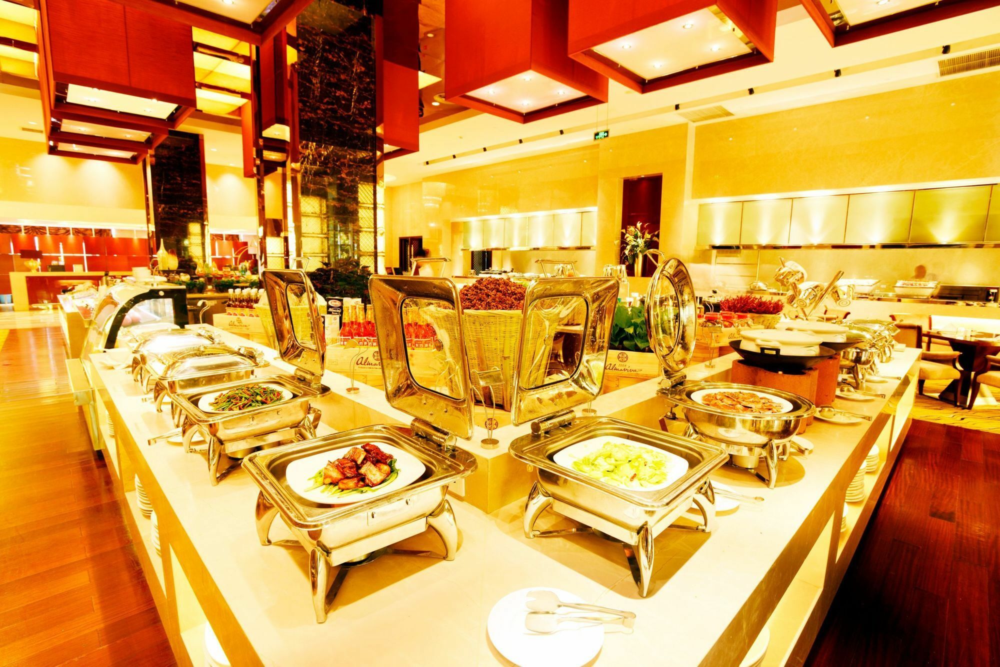 Howard Johnson Tropical Garden Plaza Куньмин Экстерьер фото